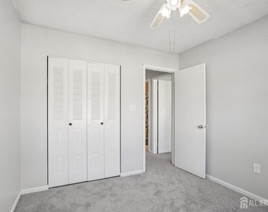 204 Hampshire Court - Photo Thumbnail 12