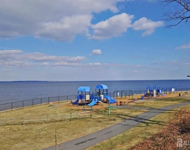 238 Shoreland Circle - Photo Thumbnail 5