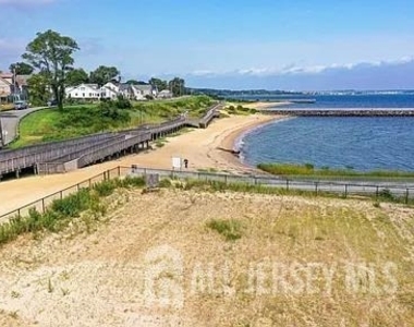 238 Shoreland Circle - Photo Thumbnail 4