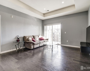 643 Strassle Way - Photo Thumbnail 3
