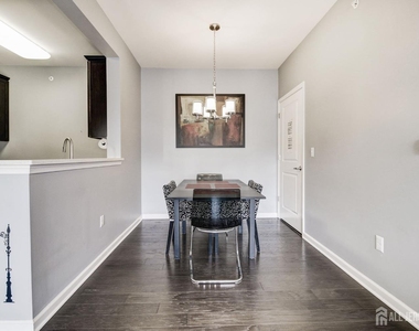 643 Strassle Way - Photo Thumbnail 6