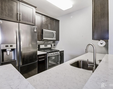 643 Strassle Way - Photo Thumbnail 8