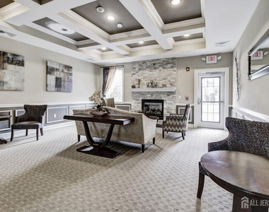 643 Strassle Way - Photo Thumbnail 21