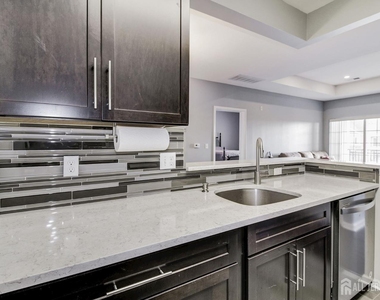 643 Strassle Way - Photo Thumbnail 10