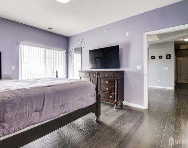 643 Strassle Way - Photo Thumbnail 12