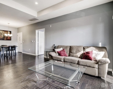 643 Strassle Way - Photo Thumbnail 4