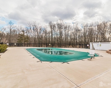 643 Strassle Way - Photo Thumbnail 22