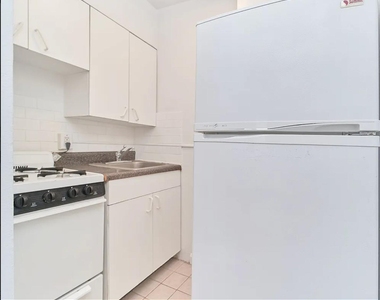 402 W 45th Street - Photo Thumbnail 7