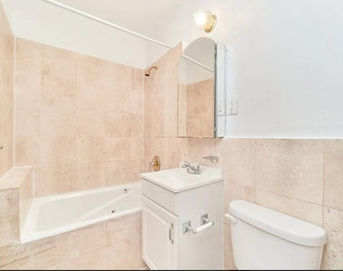 402 W 45th Street - Photo Thumbnail 8