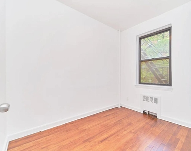 402 W 45th Street - Photo Thumbnail 5