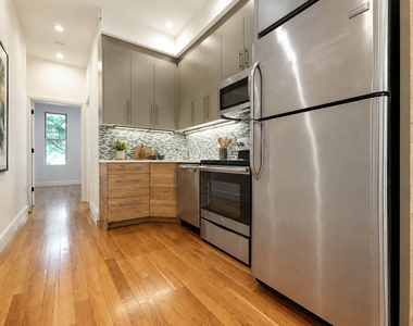 327 Manhattan Avenue - Photo Thumbnail 3