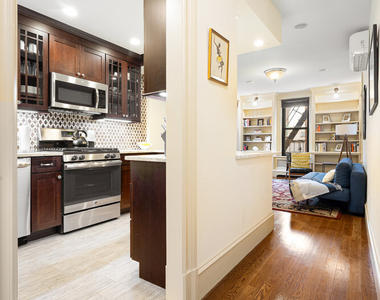 69 Pineapple Street - Photo Thumbnail 3