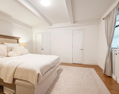 98 Riverside Drive - Photo Thumbnail 3