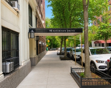 98 Riverside Drive - Photo Thumbnail 5