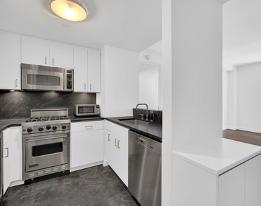 100 W 58th Street - Photo Thumbnail 4