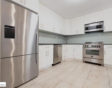 576 Henry Street - Photo Thumbnail 2