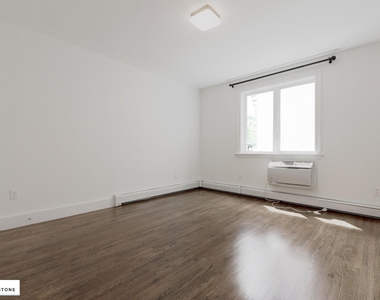 576 Henry Street - Photo Thumbnail 6