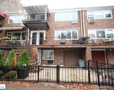 576 Henry Street - Photo Thumbnail 12