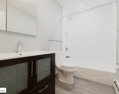 576 Henry Street - Photo Thumbnail 9