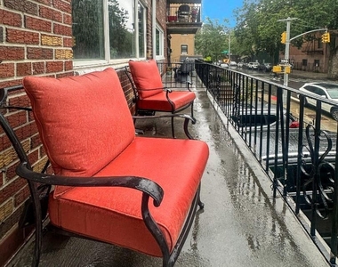 576 Henry Street - Photo Thumbnail 11