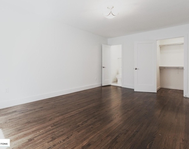 576 Henry Street - Photo Thumbnail 8