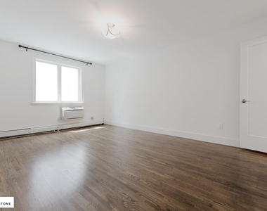 576 Henry Street - Photo Thumbnail 7