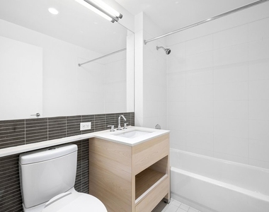 80 Dekalb Avenue - Photo Thumbnail 12