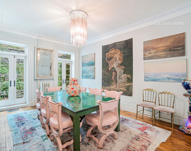 351 W 30th Street - Photo Thumbnail 3