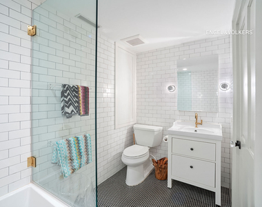 351 W 30th Street - Photo Thumbnail 11
