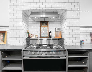 351 W 30th Street - Photo Thumbnail 15