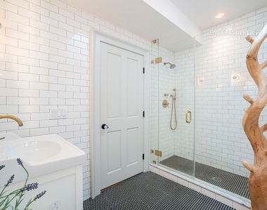 351 W 30th Street - Photo Thumbnail 8
