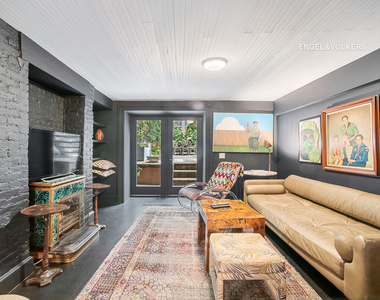 351 W 30th Street - Photo Thumbnail 12