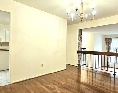 8729 Sheridan Farms Court - Photo Thumbnail 6