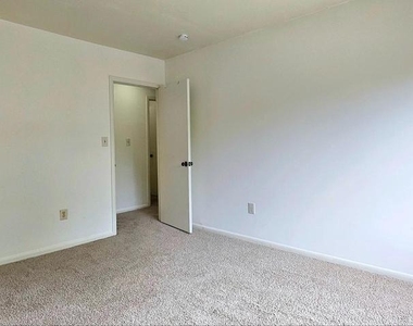8729 Sheridan Farms Court - Photo Thumbnail 32