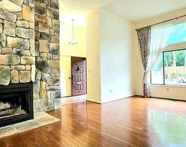 8729 Sheridan Farms Court - Photo Thumbnail 5
