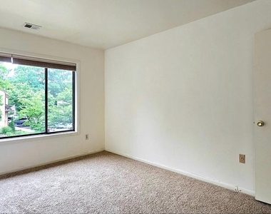 8729 Sheridan Farms Court - Photo Thumbnail 34