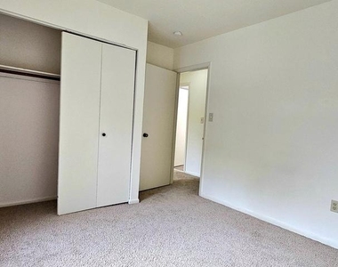 8729 Sheridan Farms Court - Photo Thumbnail 33