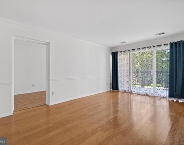 11260 Chestnut Grove Square - Photo Thumbnail 4