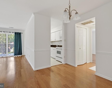 11260 Chestnut Grove Square - Photo Thumbnail 2