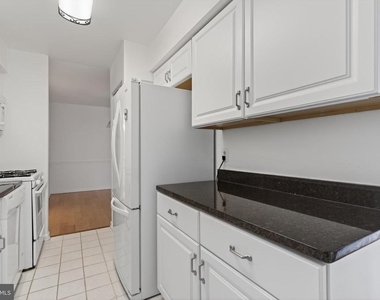 11260 Chestnut Grove Square - Photo Thumbnail 6