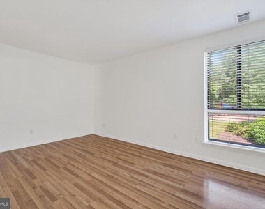 11260 Chestnut Grove Square - Photo Thumbnail 17