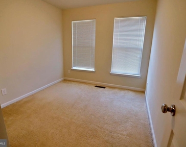 9612 Stockwell Lane - Photo Thumbnail 19