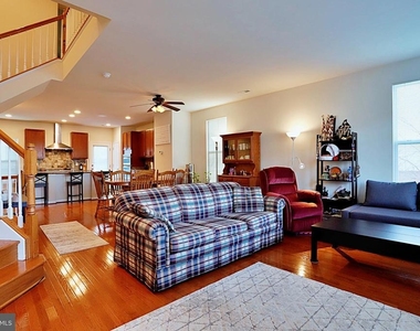 9612 Stockwell Lane - Photo Thumbnail 10