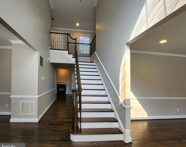 610 Meadow Lane Sw - Photo Thumbnail 3