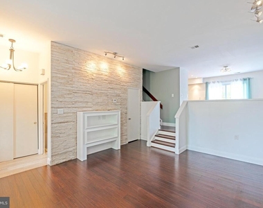 5411 Crossrail Drive - Photo Thumbnail 4
