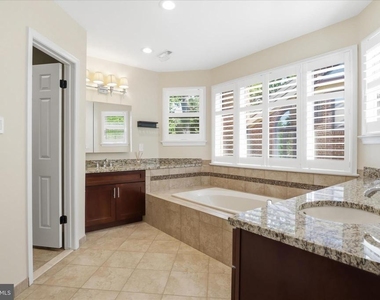 1456 Hampton Hill Circle - Photo Thumbnail 22