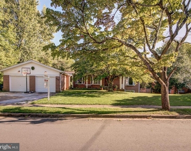 1633 Wrightson Drive - Photo Thumbnail 2