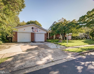1633 Wrightson Drive - Photo Thumbnail 3