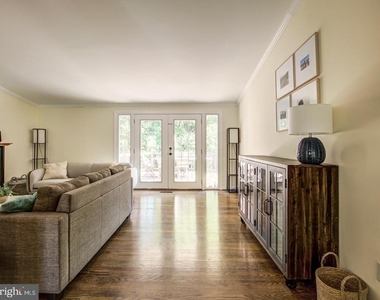 1633 Wrightson Drive - Photo Thumbnail 32