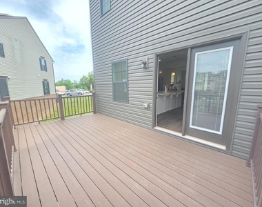 1001 Rampart Drive - Photo Thumbnail 6